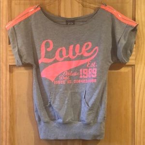 Dots short sleeve sweatshirt. Med. EUC.